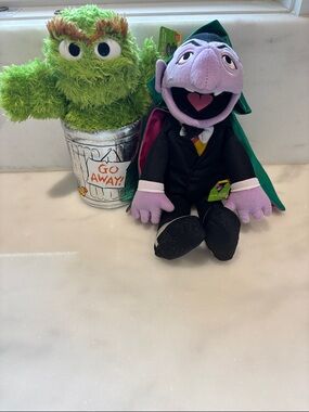 Gund Purple Count Vampire Plush with Green Cape